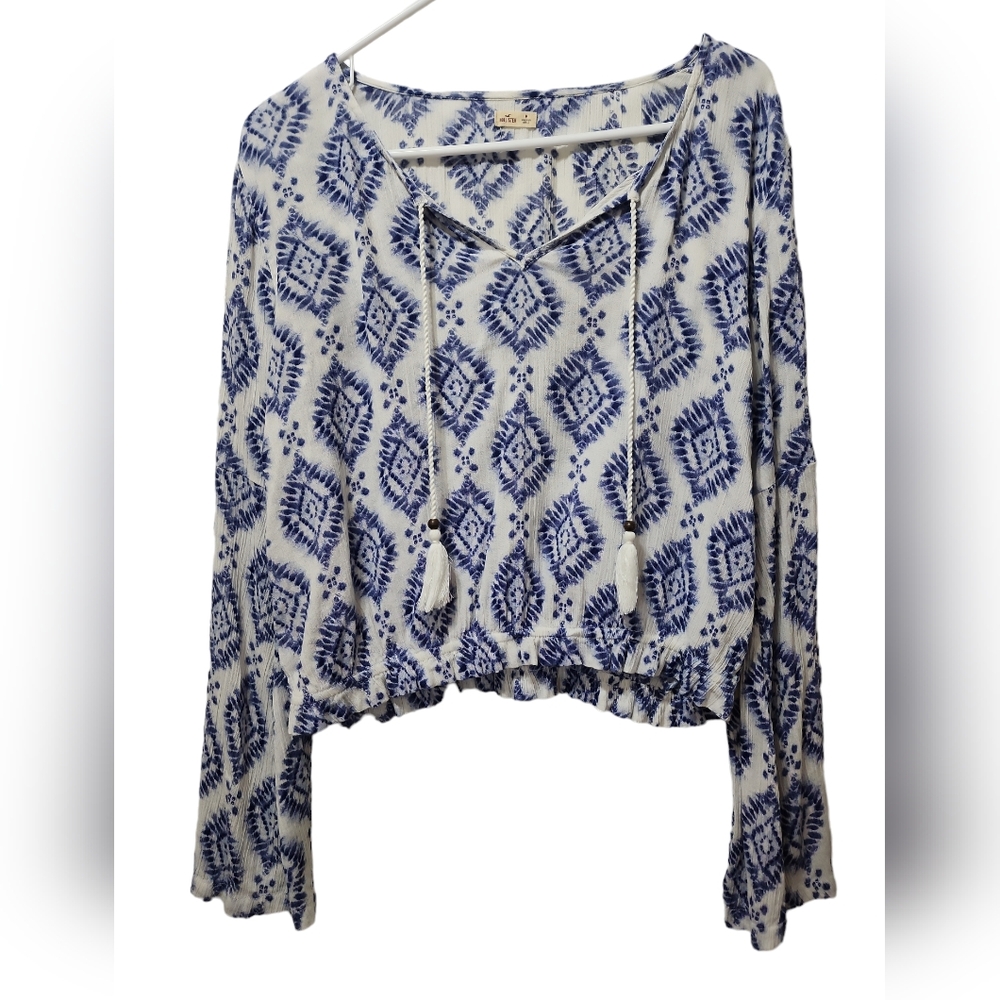 Hollister crop top blouse woman's medium blue diamond design long sleeve